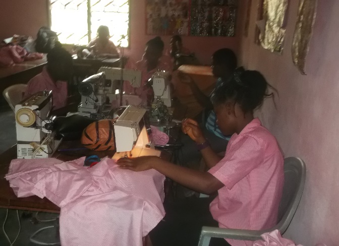 Beroepsopleidingen voor tienermoeders in Kameroen