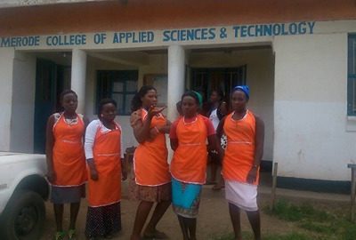 Trainingsmateriaal voor Van Merode College in Oeganda