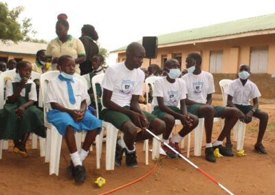 Training voor lichamelijk gehandicapte en slechthorende jongeren in Pakwach, Oeganda
