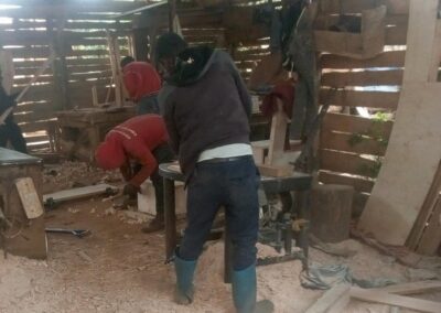 Gereedschappen voor vakopleidingen door de Vereniging van Gepensioneerde Leraren in Njombe – Tanzania