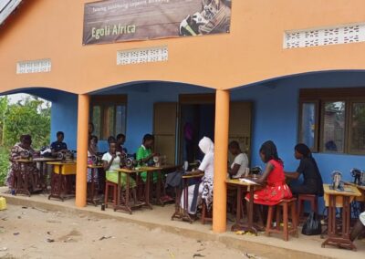 Gereedschappen voor empowerment van meisjes en jonge vrouwen door Egoli Africa in Kisozi – Oeganda